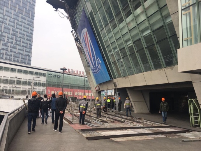 两次曝光的角色海报仍以阴阳为基底，辅以古代;吉金元素,只用人物细微神态揭开神话史诗冰山一角，预示着宏大的历史叙事下，人物跌宕起伏的不明命运，画面气息引人无限联想